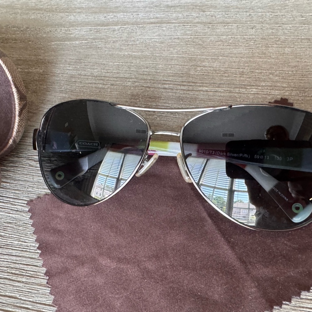 COACH Women's Brown Signature Aviator Sunglasses with Case & cloth - Picture 2 of 7
